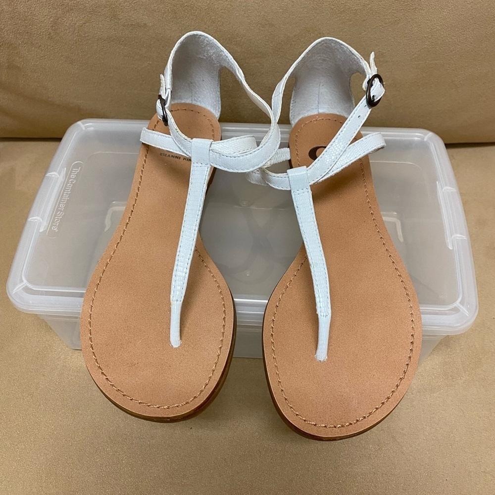 𝅺Gianni Bini Flat Leather Sandal White Sz 8.5